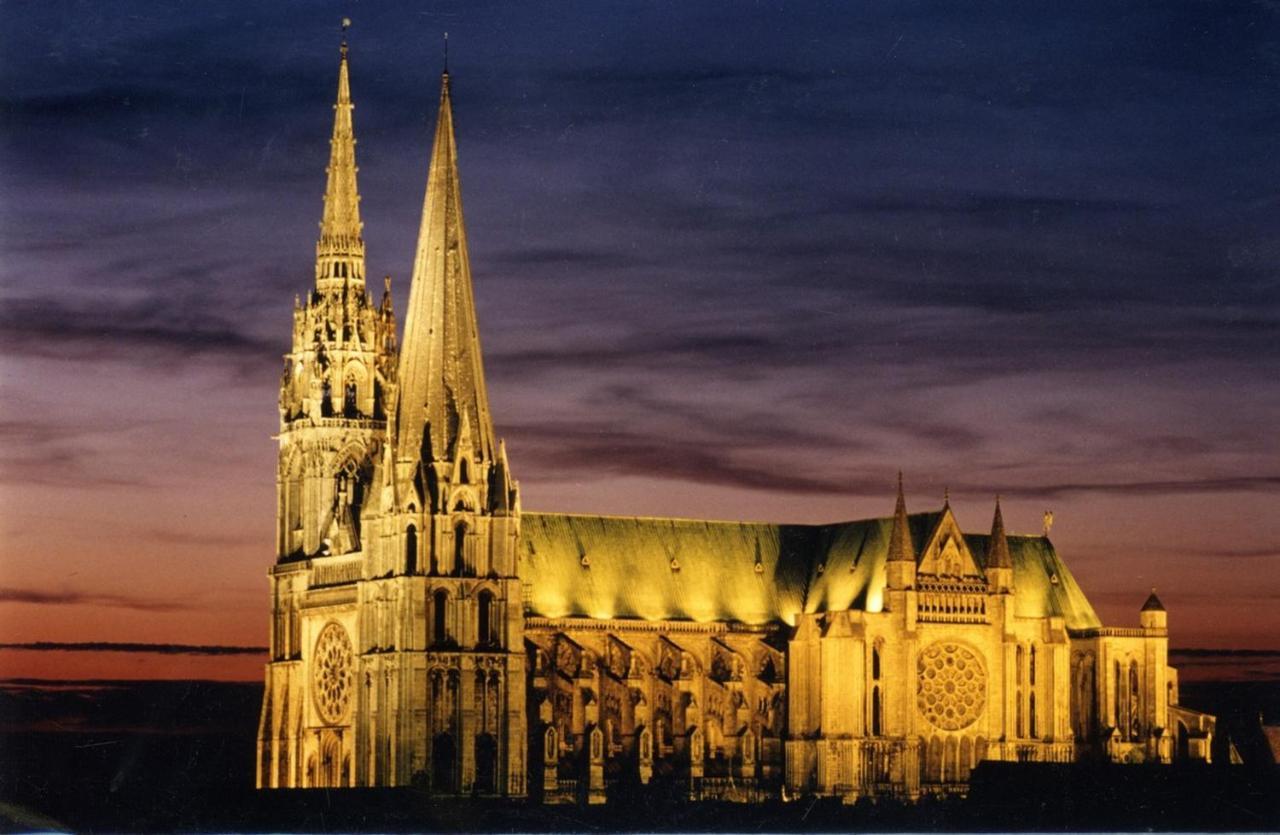 Le Parvis Bed & Breakfast Chartres Exterior photo